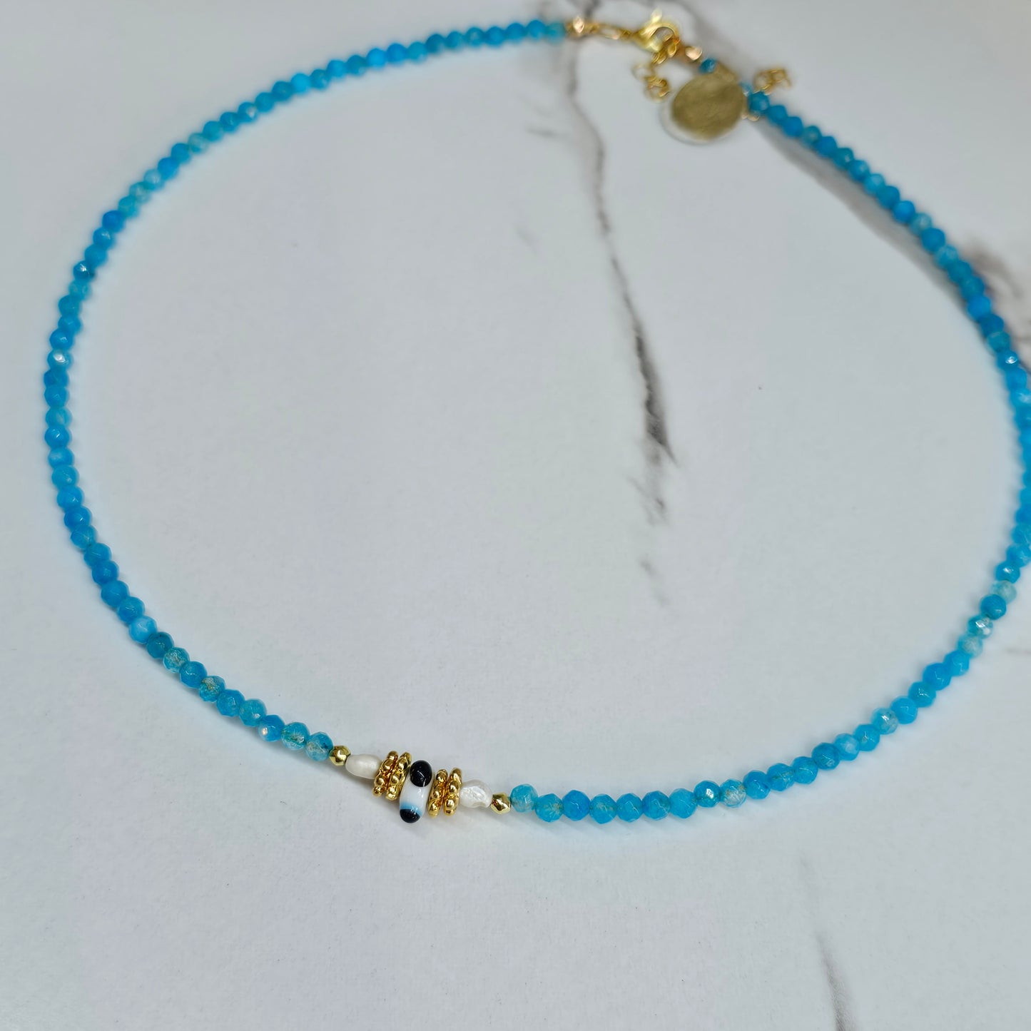 Collar ojito azul