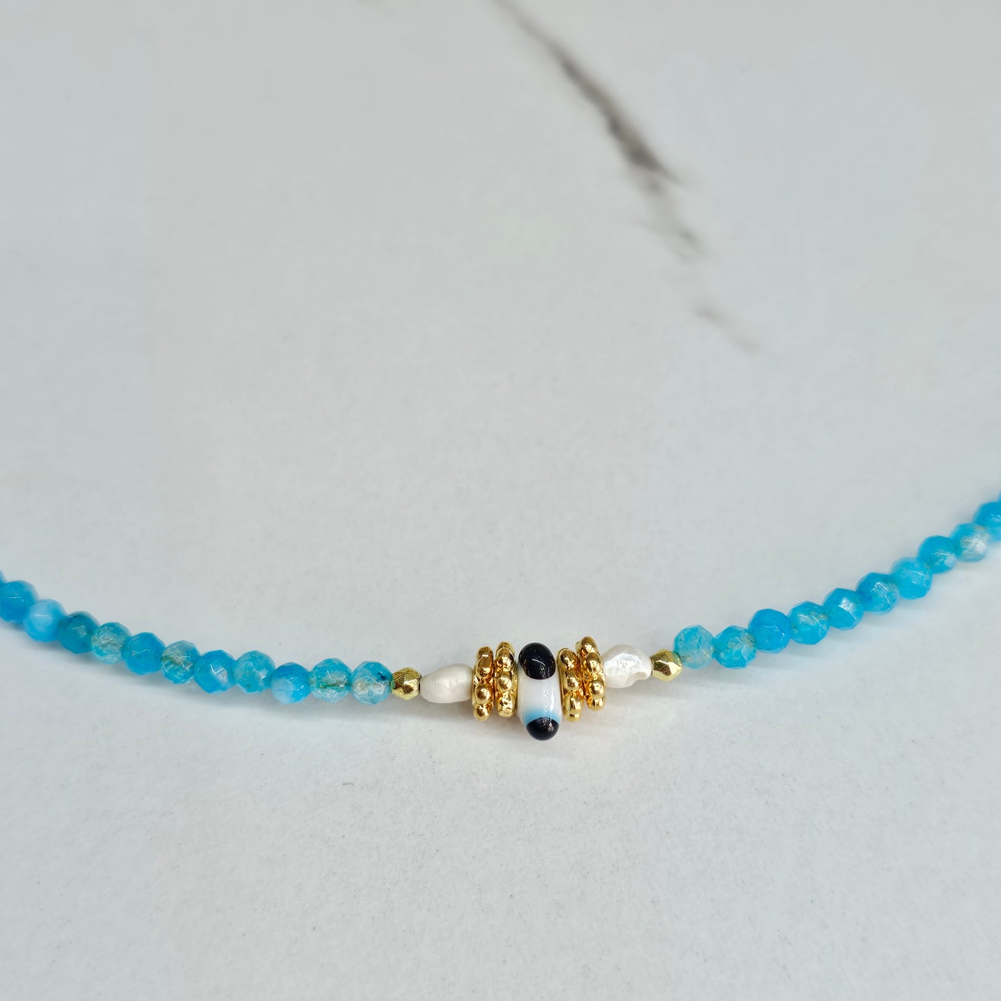 Collar ojito azul