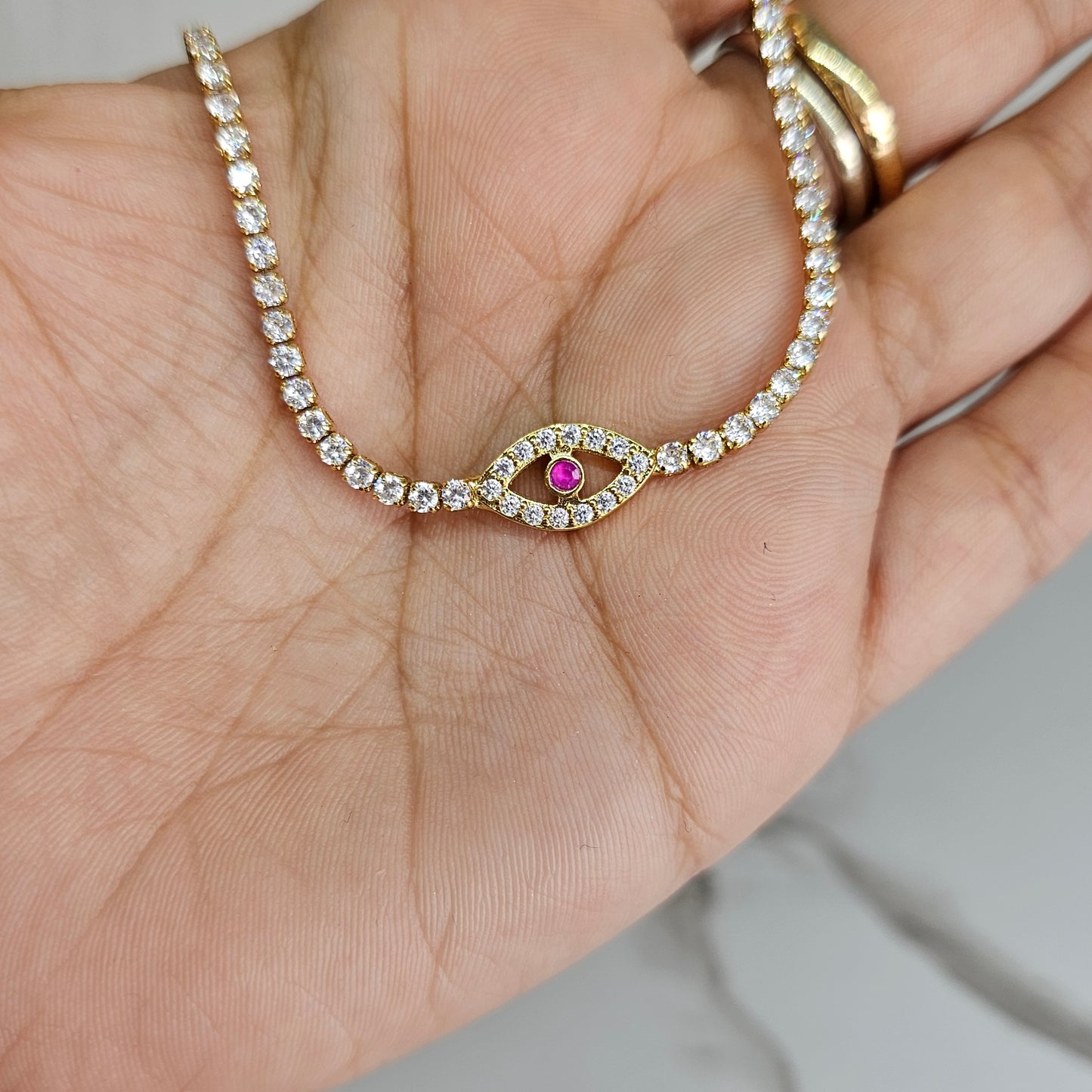 Choker pink eye