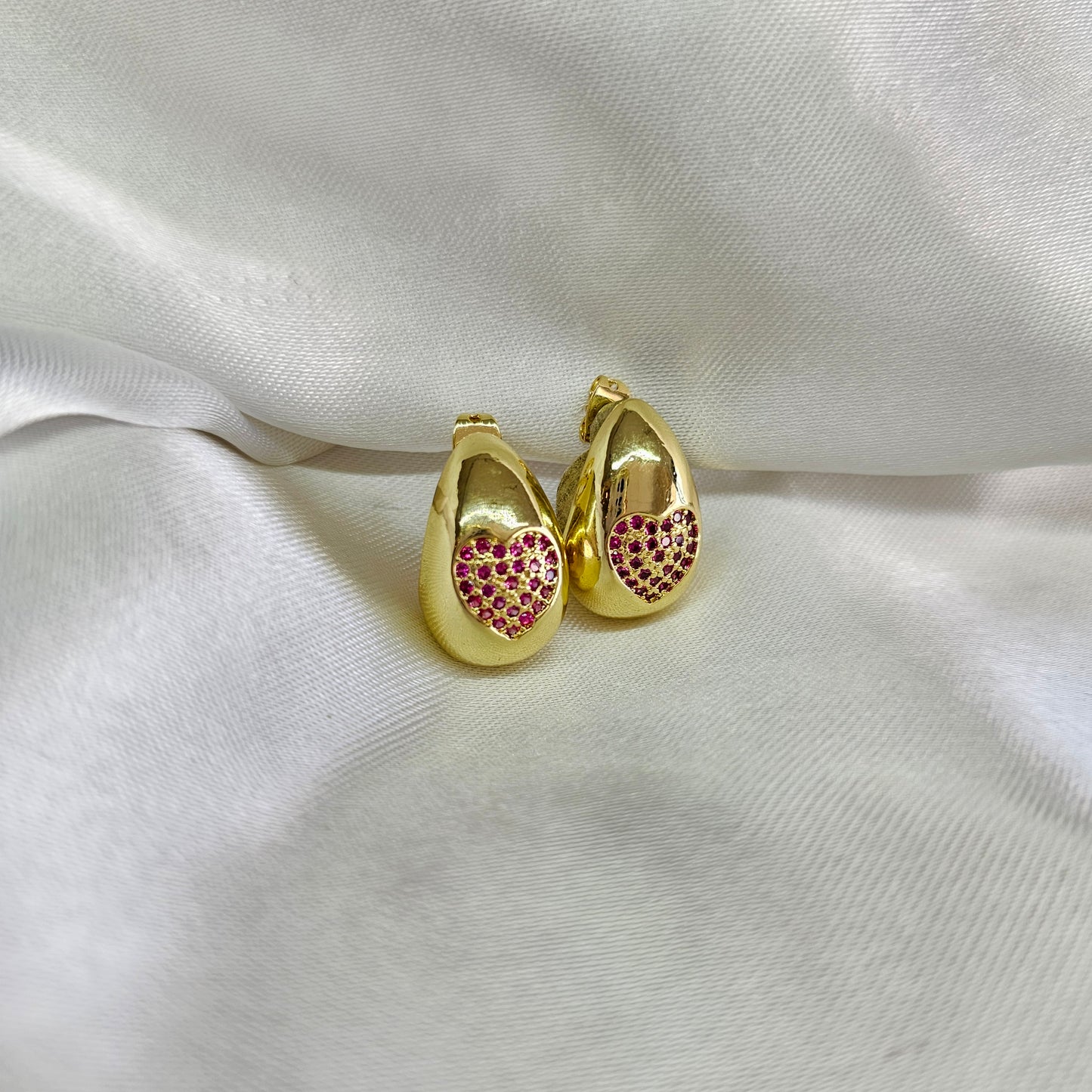 Aretes gota love