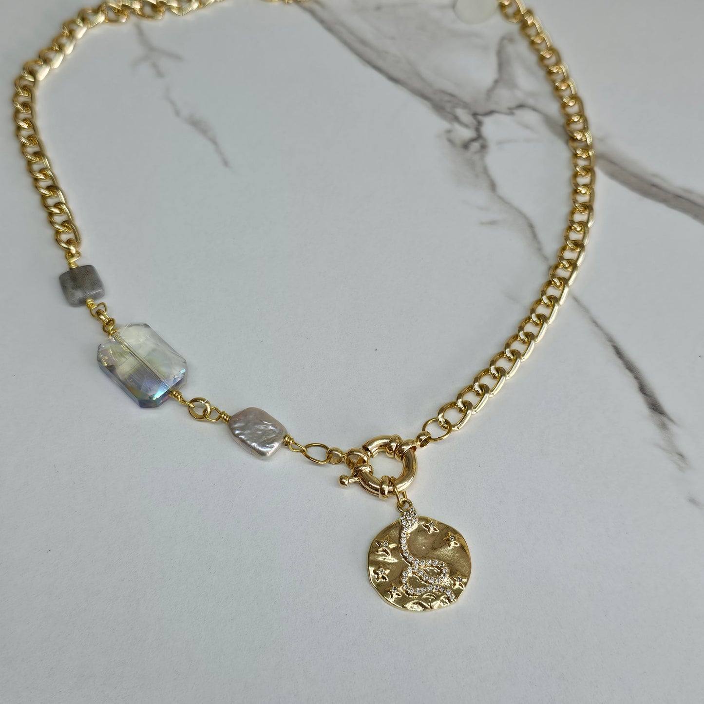 Collar medallon serpiente